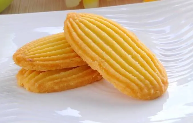 طريقة عمل البسكويت النشادر