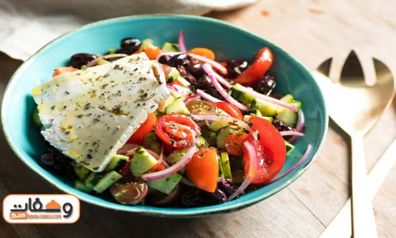 طريقة عمل سلطة يونانية بـ 8 طرق مختلفة