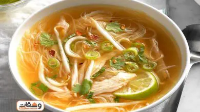 طريقة عمل شوربة الدجاج بالشعيرية بـ 7 وصفات