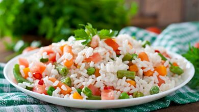 سلطة الأرز بالخضار
