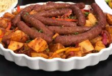 البطاطس بالسجق