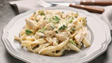 مكرونة بيضاء بالدجاج