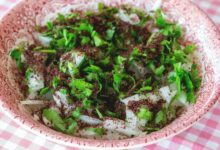 سلطة البصل بالسماق